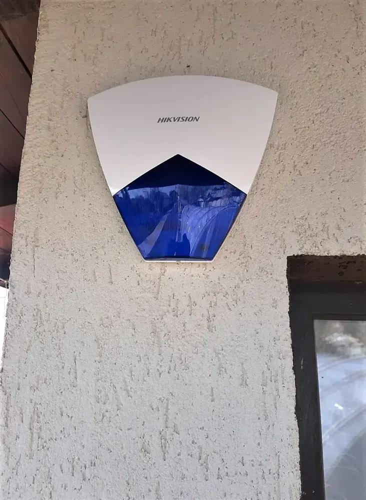 Execuţie montaj sistem antiefracţie (alarmă) WI-FI HIKVISION – Blejoi, Prahova