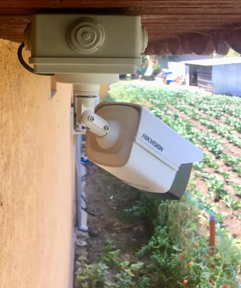 Execuție montaj sistem supraveghere Hikvision – Poiana, Dâmbovița