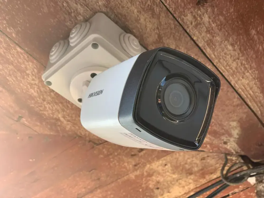 Execuție montaj sistem supraveghere video HIKVISION – Crângurile, Dâmbovița